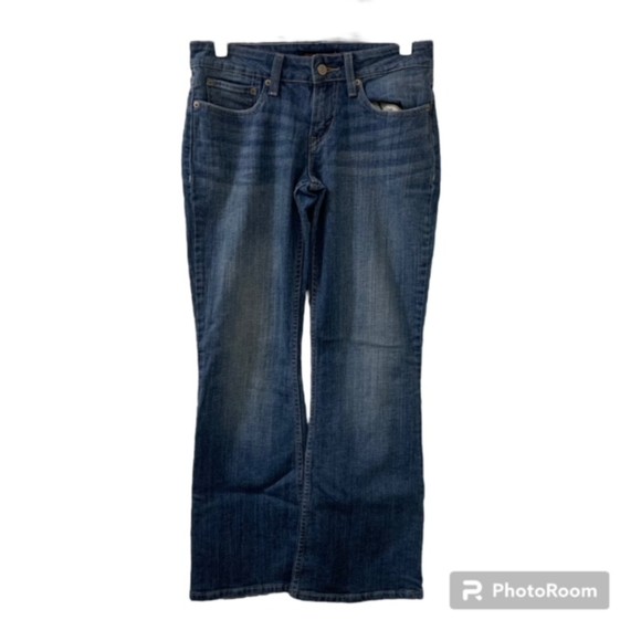 Levis Womens Blue Medium Wash Low Rise Wide Leg Curvy Cut 528 Jeans Size 7 S/C - Picture 1 of 8